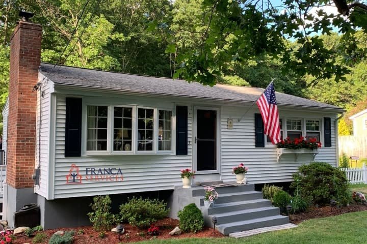 how to remove vinyl siding