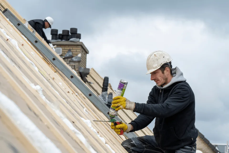 Emergency roof repair service
